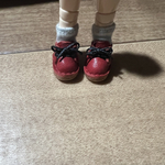 履き古し風ミニチュア紐シューズ赤　オビツ11サイズ