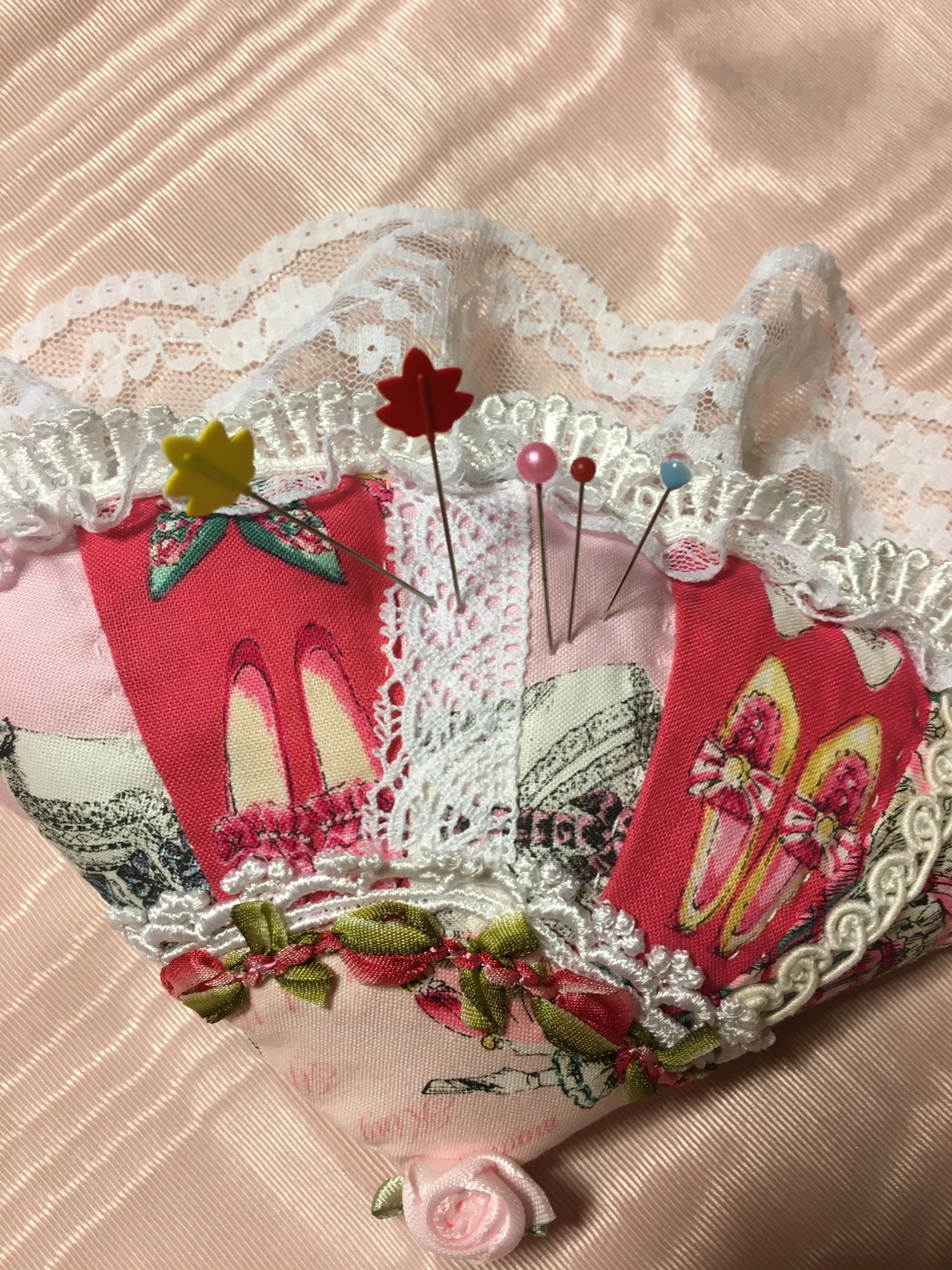 ビクトリアンな感じのバック　パッチワーク　刺繍バック カンタ刺繍パッチワークキルトのトートバッグ【Lサイズ/L