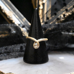 v ring (gold)