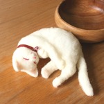 木のカップ猫　　大　しろ