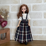 NO,246 リカちゃん　服　ネイビーチェック　サスペンダー　スカート　白い花模様　キャンディスリーブ　ブラウス　シンプルコーデ　リアルクローズ