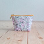 【21日㈫まで普通郵便☆送料無料】リバティ★超ミニ10cm　ラミネートポーチ　小花柄　ラッピング対応可　ツヤ無し　ピンク　 163