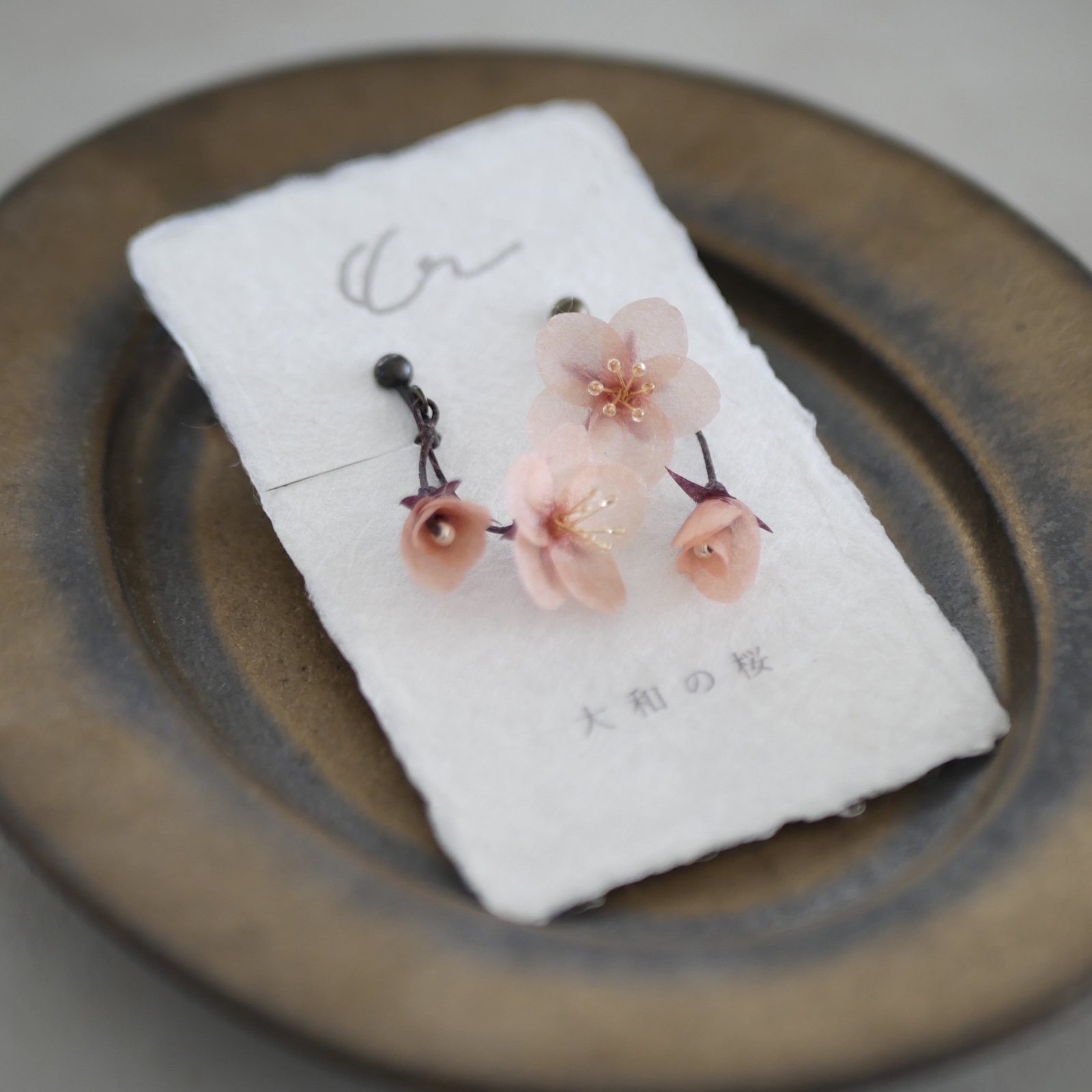 和紙の花 「大和の桜」追憶 イヤリング / ピアス - クラフトリンズ