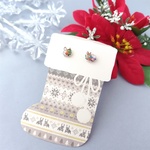 ちっちゃいクリスマスピアス　Xmas　[スタッドピアス/ノンホールピアス]　サージカルステンレス316L　樹脂ピアス　小ぶり　小さい　一粒　レジン　キラキラ