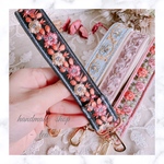 可愛い♡インド刺繍リボンのハンドストラップ / black × black
