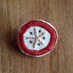刺繍ブローチ