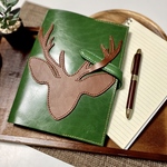 シカのA5スケジュール手帳カバー（グリーン）　動物モチーフ　2023年の手帳にいかがでしょうか