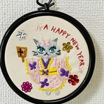 刺繍枠飾り　A HAPPY NEW YEAR 蝶々の着物