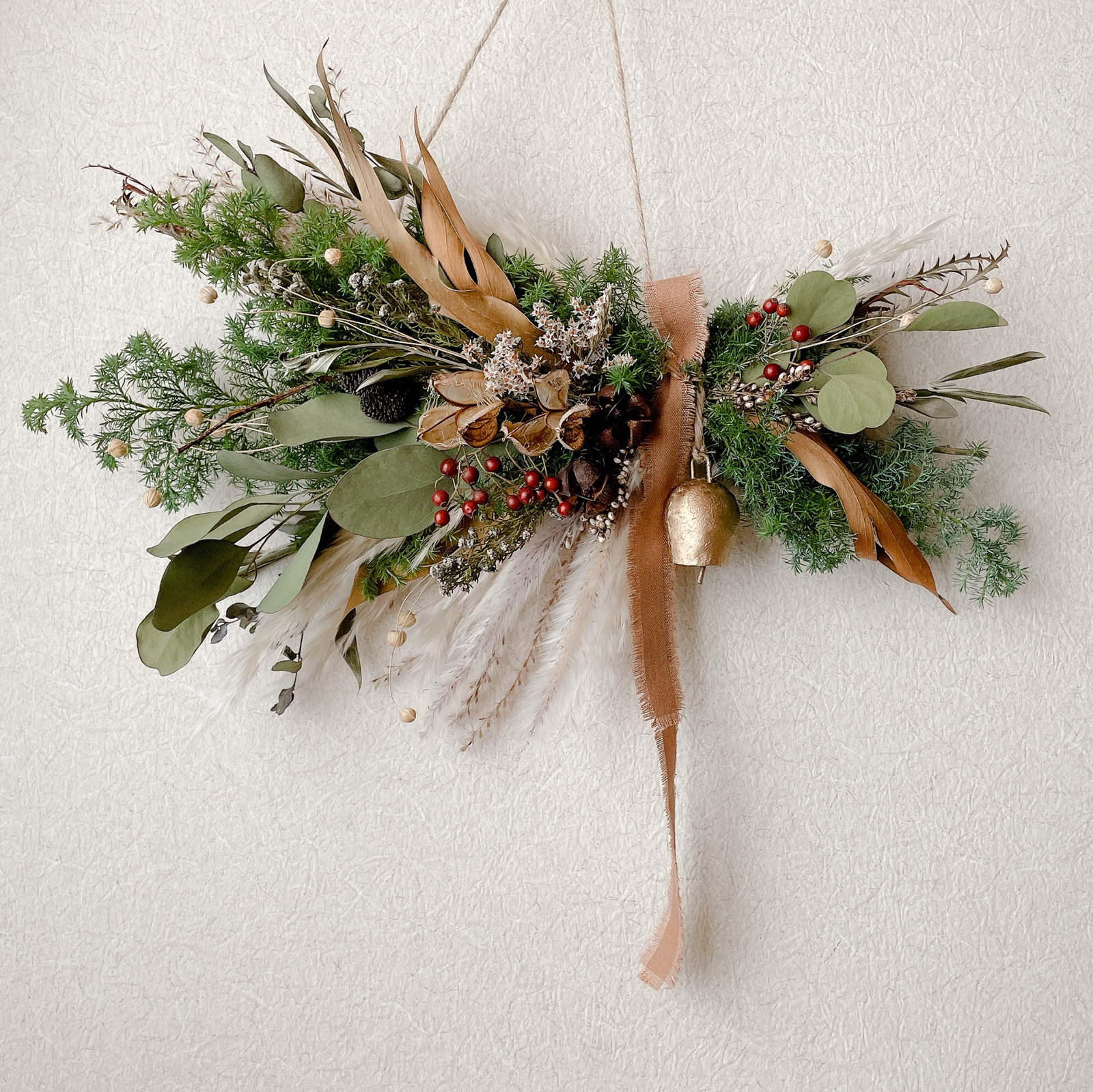 クリスマスベル付きスワッグ 横長スワッグ ドライフラワー 冬