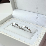 ♡*世界にひとつの結婚指輪*♡シンプル鏡面仕上げ マリッジリング 指輪 （2本価格） 可愛いブライダルケース付き♪ 刻印 名入れ