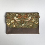 送料無料　マチがなくても広がるポーチ＊ウイリアムモリス＊イチゴ泥棒＊ブラウンカーキ