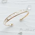 季節で楽しむバングル season jewel bangle　クリアホワイト　ムーンストーン