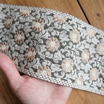 インド刺繍リボン　【60㎝カット済み】幅広　シルク　刺繍リボン   【グレー】