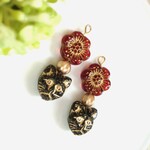 チェコビーズのピアス/イヤリング☆くろねこ＆レッドフラワー
