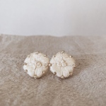 ニット風　ホワイトクリスマス　ビーズ刺繍ピアス