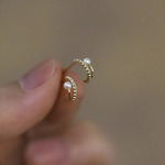 ミニピアス /ノンホールピアス　ゴールド　ダブルフープ　ミニパール　シンプル　小ぶり　小さい　　新作　可愛い　セカンドピアス