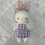 12\4販売☆手洗いOK♪紫エプロンうさぎさんぬいぐるみ