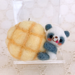 メロンパンにぎゅっ♡パンダちゃん  