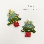 キラキラクリスマスツリーの手刺繍ブローチ
