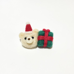 くまくまブローチ（クリスマスプレゼントver）