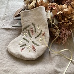 クリスマスブーツ　優しい草花たちの刺繍