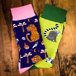 [2足組] おもしろ靴下　ジャングルの生き物！ヒョウとメガネザル柄のペアソックス