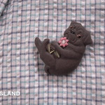 パグバッジ・黒「抱っこの抱っこ～ピンク花」