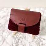 【編み物と革】ころんとしたポーチ（グレープレッド）　メランジ　ワインレッド