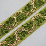 インド刺繍リボンᢂ 蔦リーフグリーン　インド刺繍/インドリボン/刺繍リボン/シルクリボン/トリム/ブレード/ジャガードリボン/チロリアンテープ/チュールレース