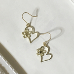 ハートフラワー　goldピアス