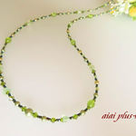 オリーブカラーのロングビーズネックレス