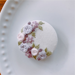 刺繍くるみボタン（ヘアゴム/ブローチ）