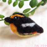 【a様ご予約品】ミニミニキビタキさんブローチ