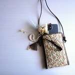 ちょっとそこまでスマホポシェット　-茶色ベースにボタニカル模様の刺繍リボン-
