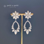 【送料無料】**ブライダルに** 総スワロフスキーのウェディングピアスorイヤリング