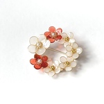 梅の花のリースブローチ