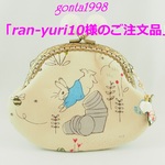 「ran-yuri10様のご注文品」☆気持ち華やぐがま口ポーチ☆(中より一回り小さめ)(口金約11センチ)(ピーターラビット♡）