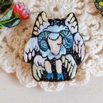 刺繍ブローチ　翼のある生き物　ひつじ