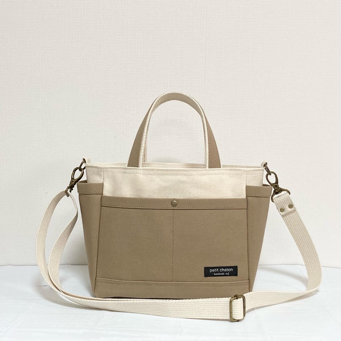 ポケットいっぱい　帆布トートバッグ　(N11)  ハンドメイド 9ac064e1190e11723d97ebcab7d9f4