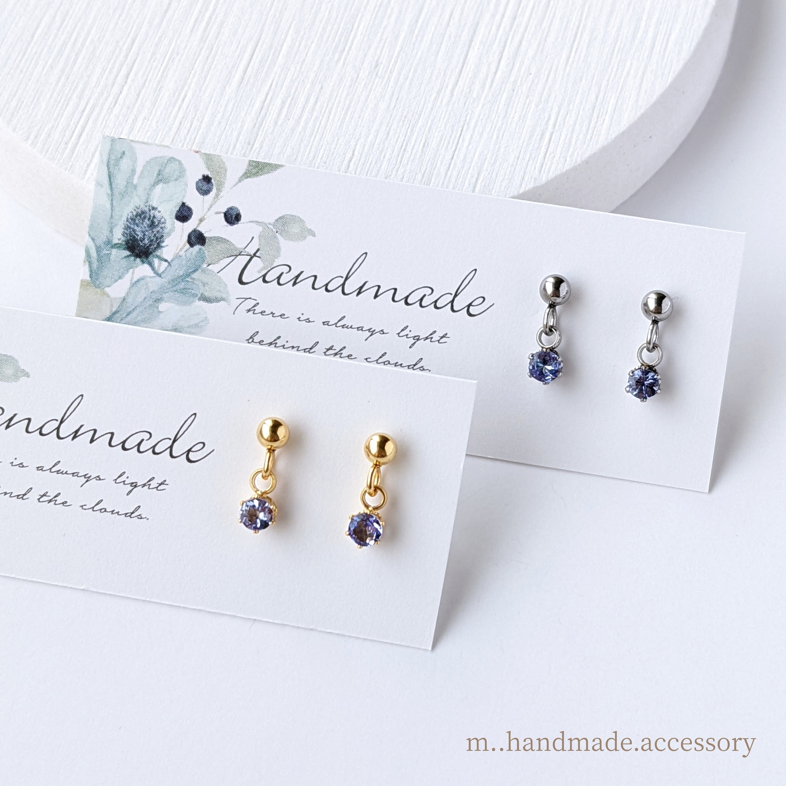 宝石質 タンザナイト 3mm の1粒ピアス/イヤリング 揺れるタイプ 