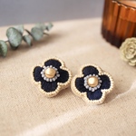 ビーズ刺繍𓍯nbvy blue ꕤflowerピアス