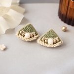 ビーズ刺繍𓍯greenもこもこツリーピアス