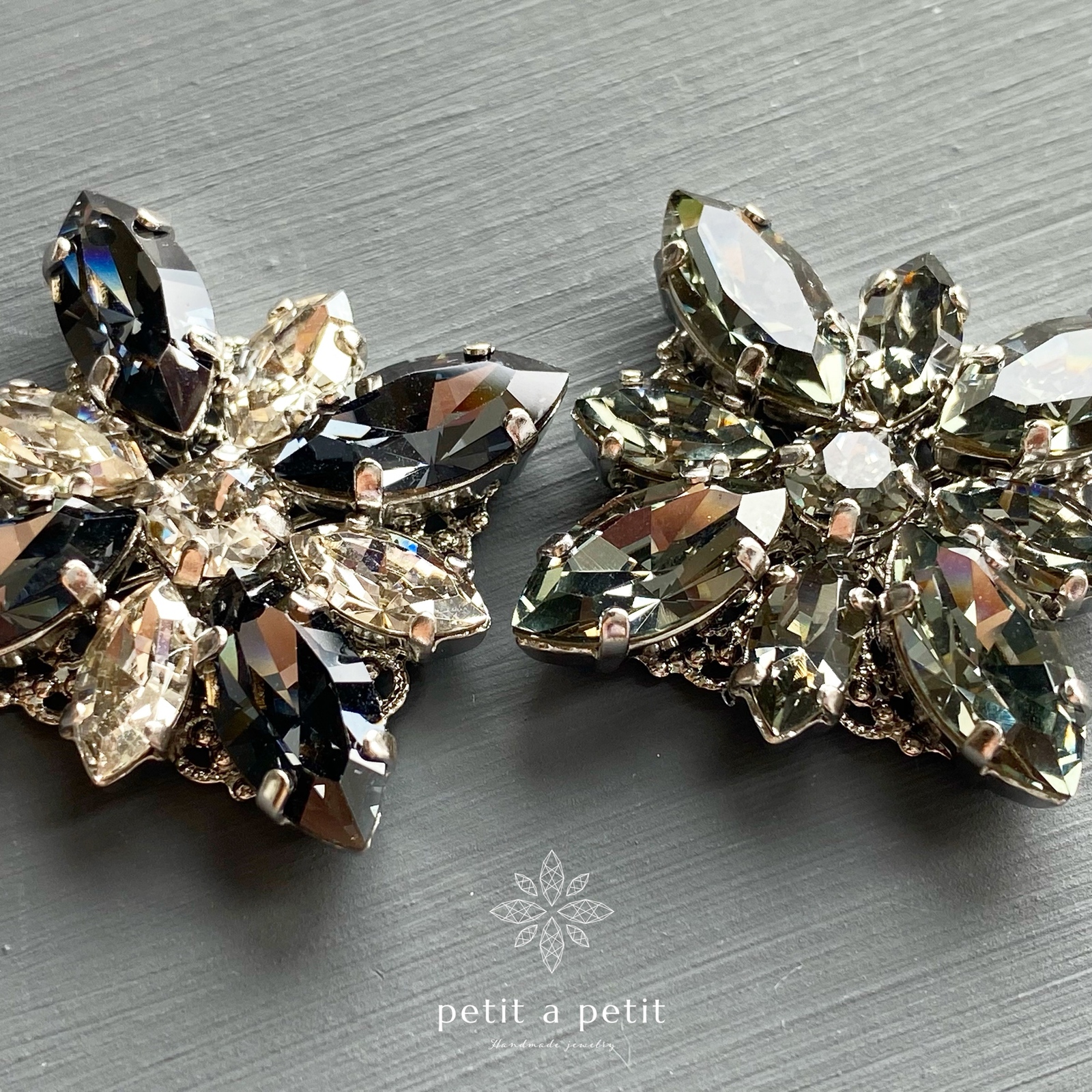 スワロフスキー®︎ ブローチ(L) clématite【エメラルド】ギフト