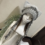 ☆ストラップ、ファー付 猫耳 ニット帽☆ホワイトグレー×グレー系ミックスファー