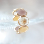 『人気』hana ring リングにもなるイヤカフ／イヤーカフ　花　レジンリング　かすみ草　ミルキー