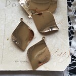 【2個】37×25mm/ゴールド/ひし形デザインチャーム
