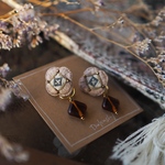 ドライフラワーの耳飾り