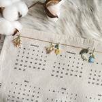 new［一点限定品］２０２３年用カレンダー♡刺繍の壁掛けカレンダー(スワッグボタニカル)