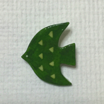 緑のトリのブローチ
