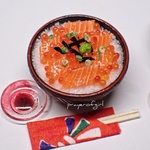 海辺の食堂・サーモンいくら丼～小皿と割り箸はオプション追加で